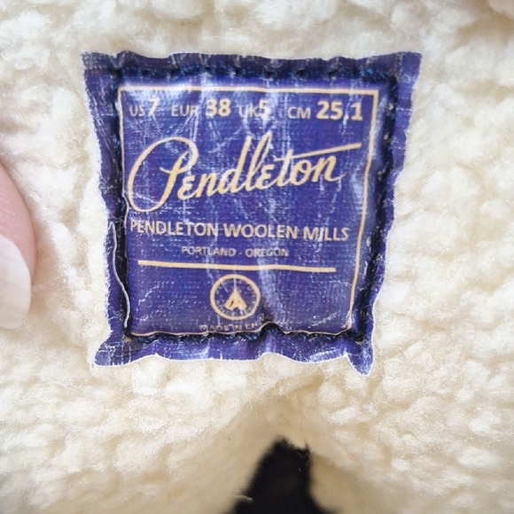 Pendleton Gray and Cream Patterned Boots - Picture 3 of 8